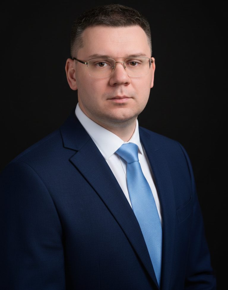 Антон Медведев