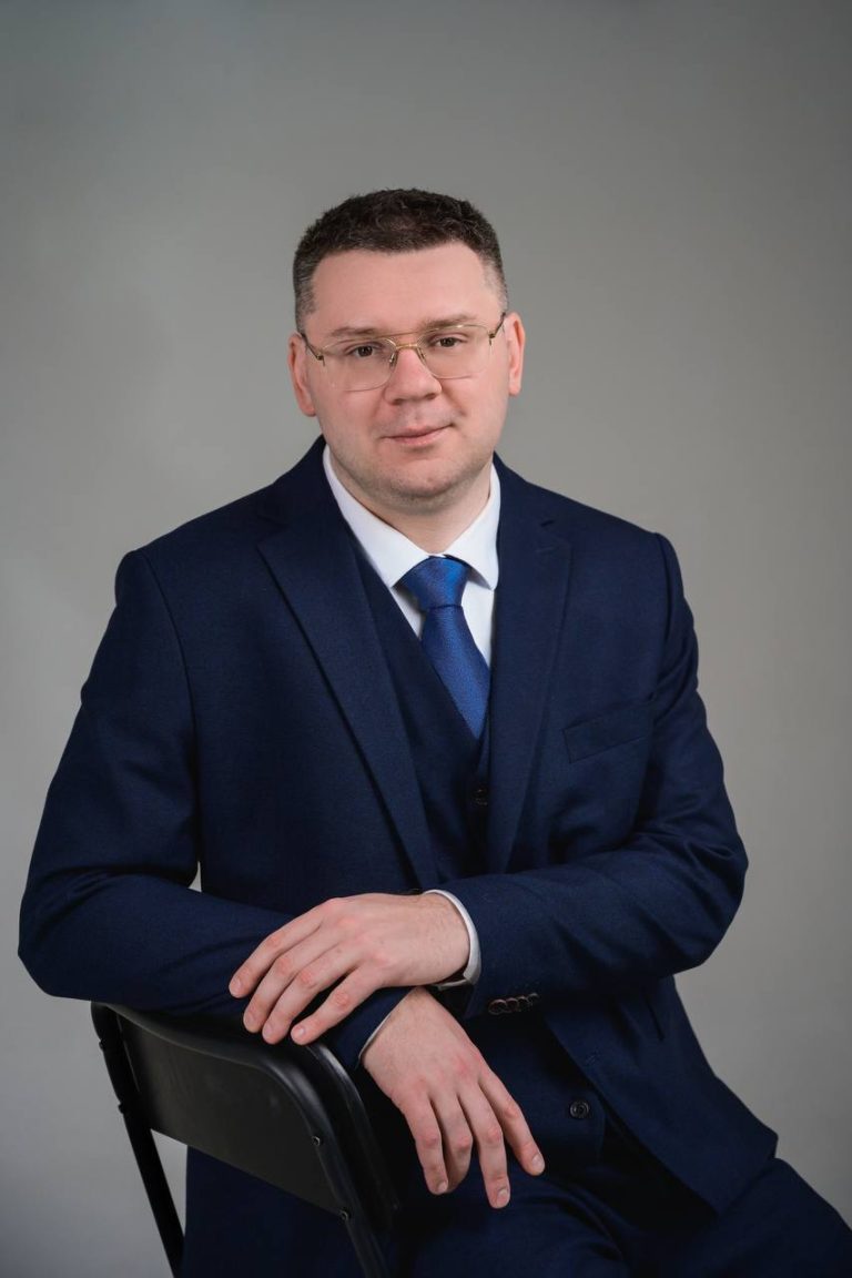 Антон Медведев