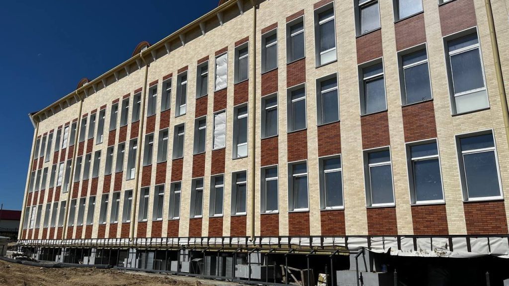 Общеобразовательное учреждение с углублённым изучением профильных предметов на 550 учащихся г. Лабытнанги