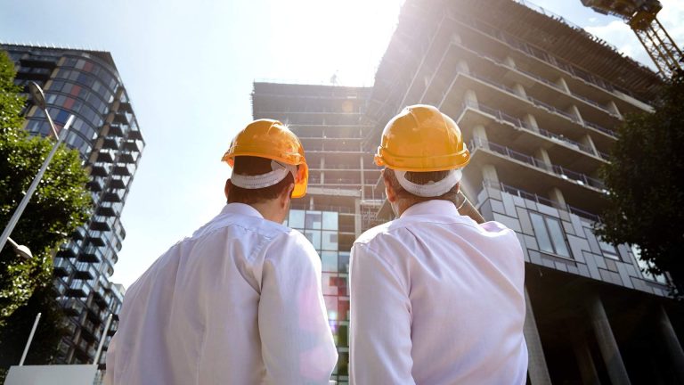 Эксперт Медведев рассказал о решении кадровых вопросов в сфере строительства